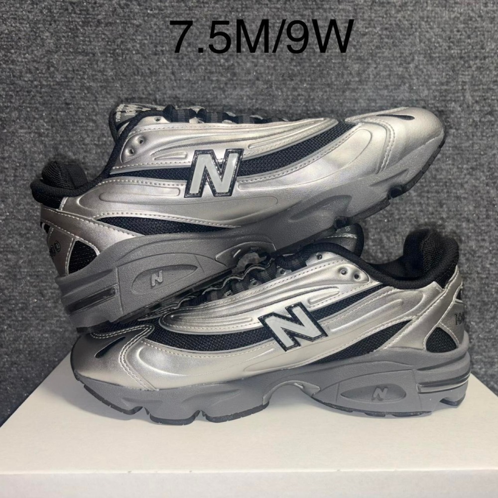 New Balance 1000 black silver metallic size 7.5M/9W Brand New